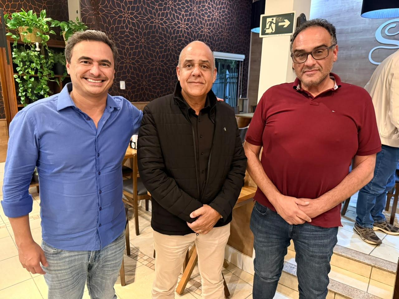 Duzão Leme reúne vereador Airton Cândido, de Leme, e lideranças em encontro com o deputado federal Mauricio Neves